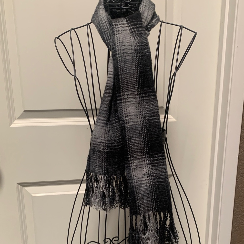 Plaid Black and Gray Scarf